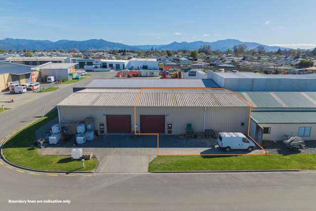 Versatile Unit with Mezzanine & Yard Space