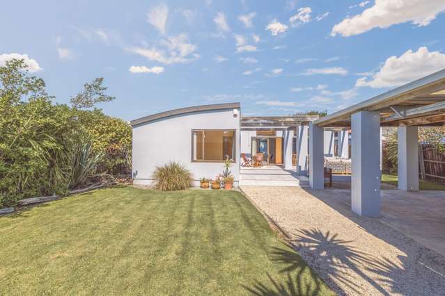 Coastal Ease - Just 50m to Beach Access!