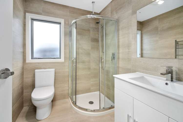 2 Ararata Lane Mangere Bridge_14