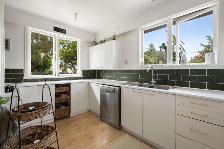 11 Roretana Drive Athenree_2