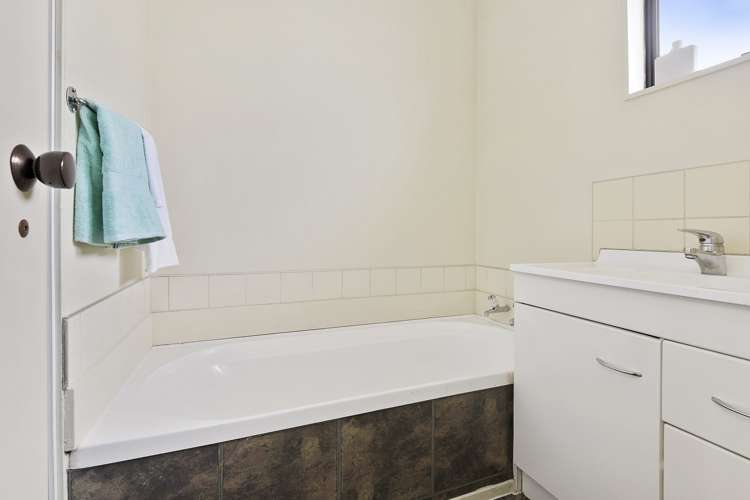 2/15 Forest Hill Road Henderson_16