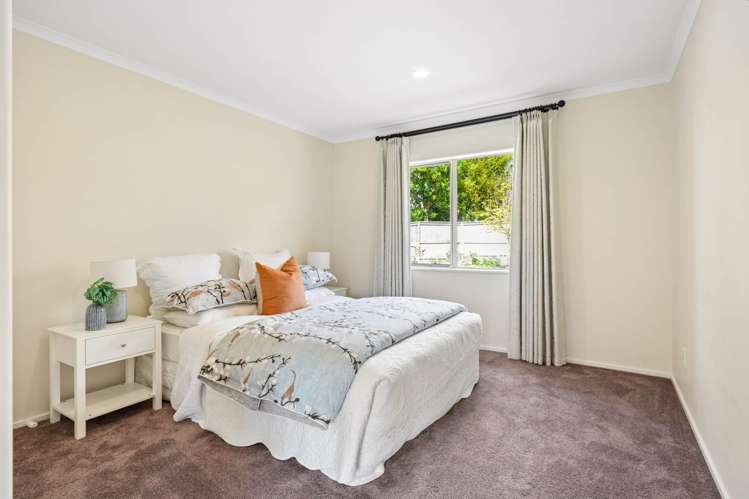 12 Oakford Park Crescent Greenhithe_19