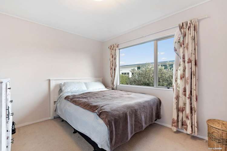 2/20 Northcote Road Takapuna_16