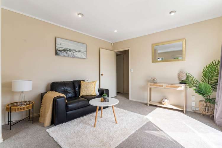 2/375 Wairau Road Totara Vale_3