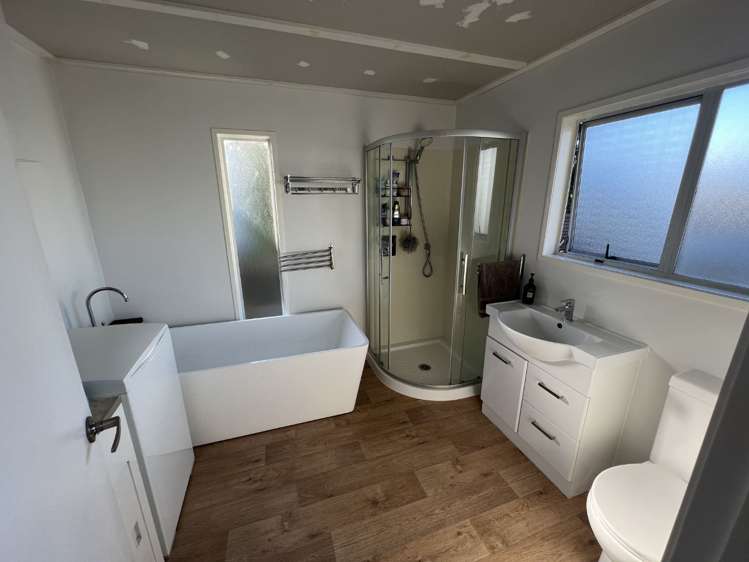 1373 Whangaparaoa Road Army Bay_10