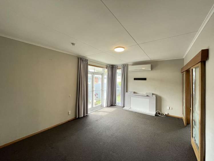 94 Pine Avenue 11305_1