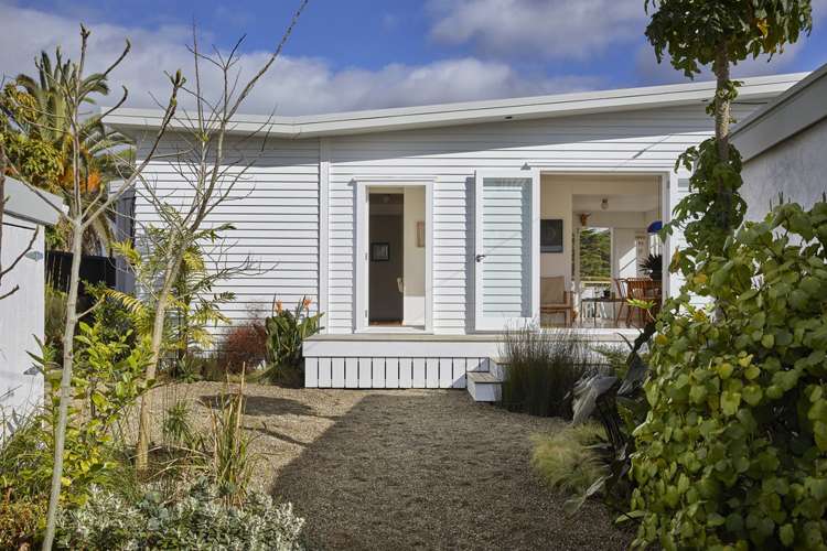 2/36 Cresta Avenue Beach Haven_0