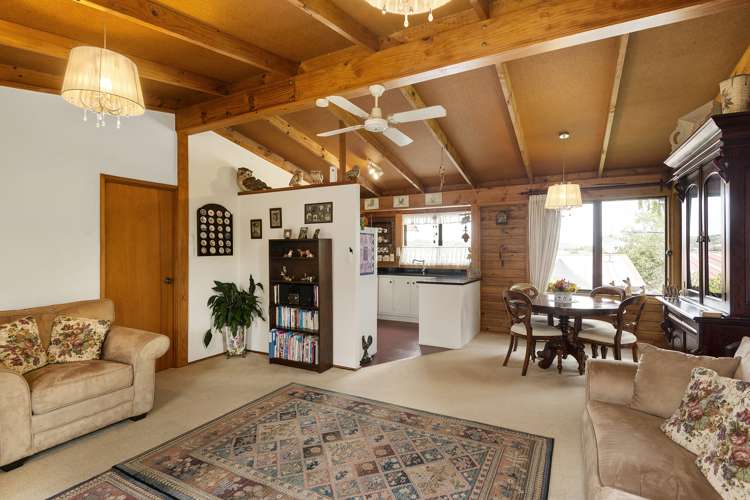 2/15 Billabong Place Botany Downs_2