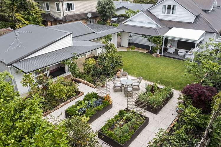 1 Fairholme Avenue Epsom_16