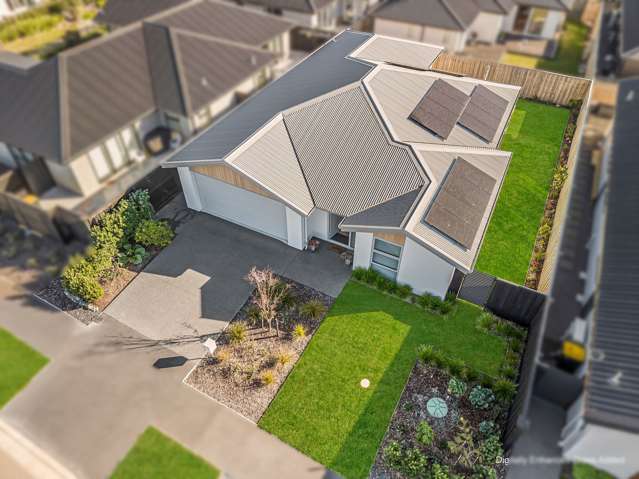 Contemporary Comfort with Solar Efficiency