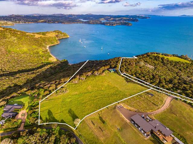 Unrivalled property overlooking Cable Bay