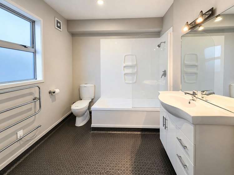  A/5 Adelaide Street Petone_23