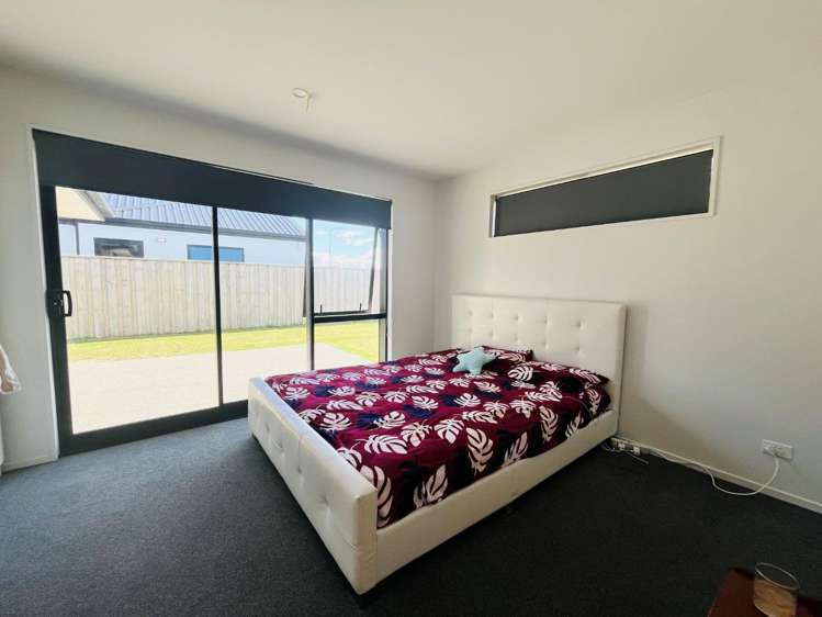 4 Eileen Way 11103_2