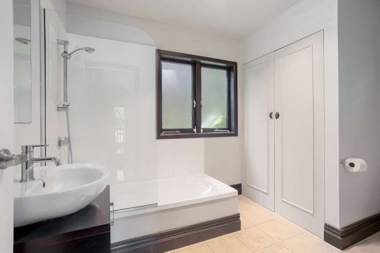 512a West Coast Road Oratia_12