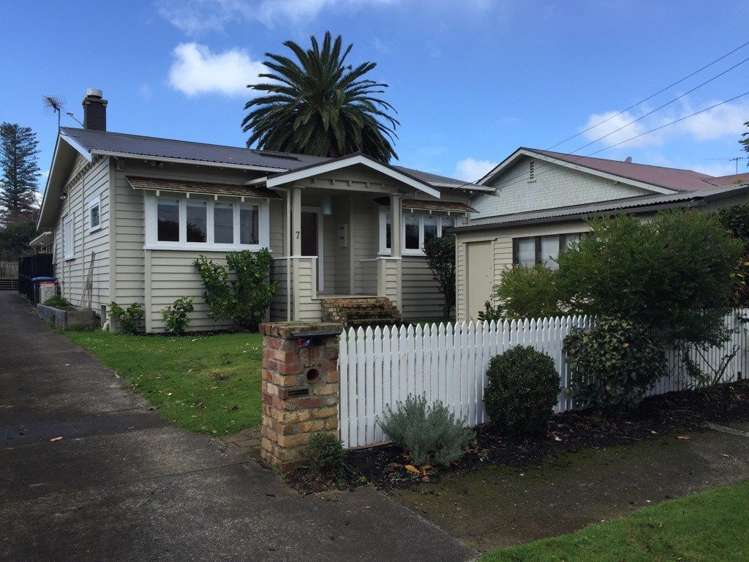 7 Newcastle Terrace Mount Albert_0