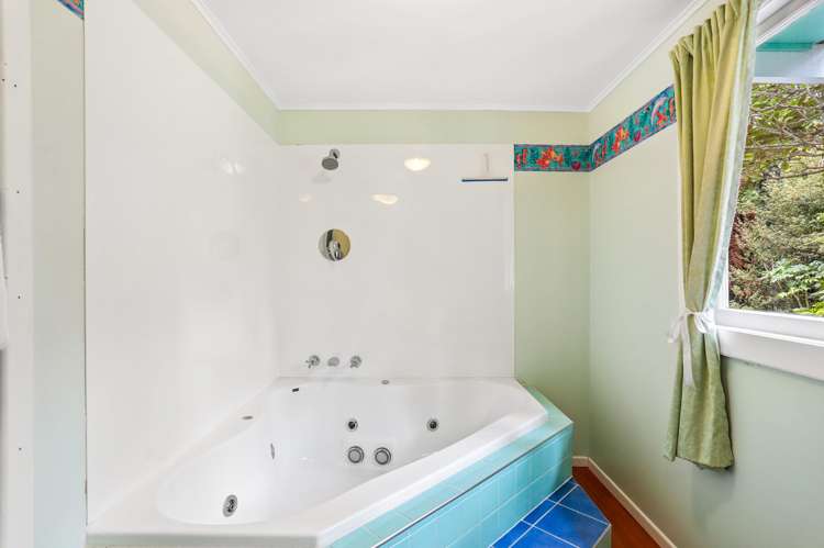 562 Scenic Drive Waiatarua_20
