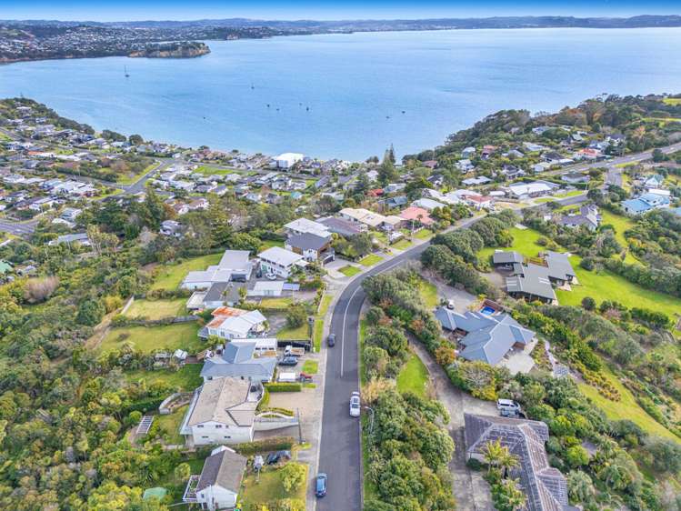 35 Roberts Road Matakatia_34