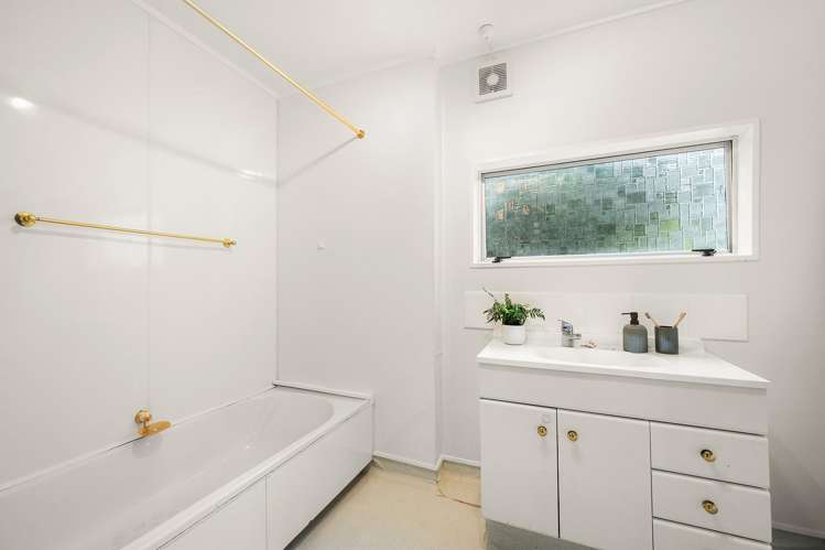 11B Kamla Way Khandallah_18