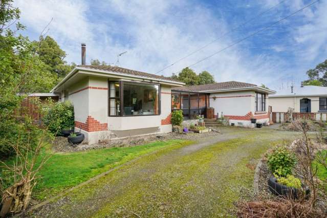 Spacious Family Home in Otatara