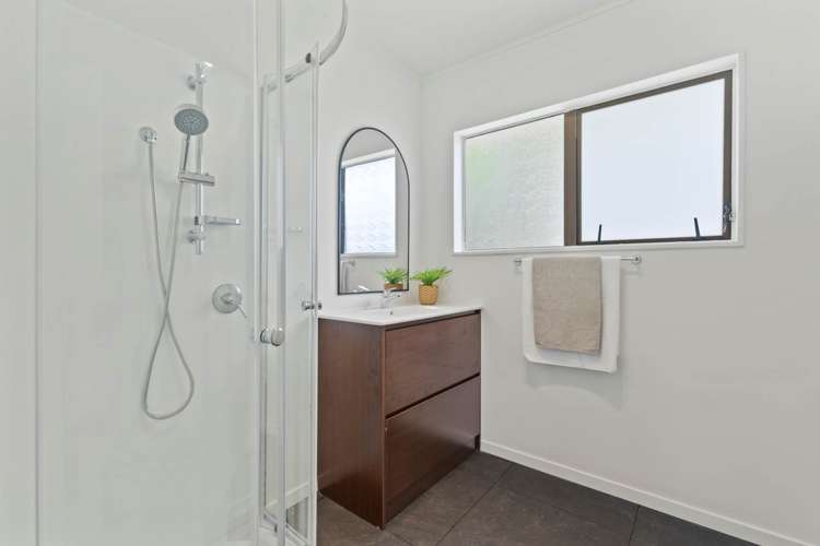 24 Aspiring Avenue Clover Park_12