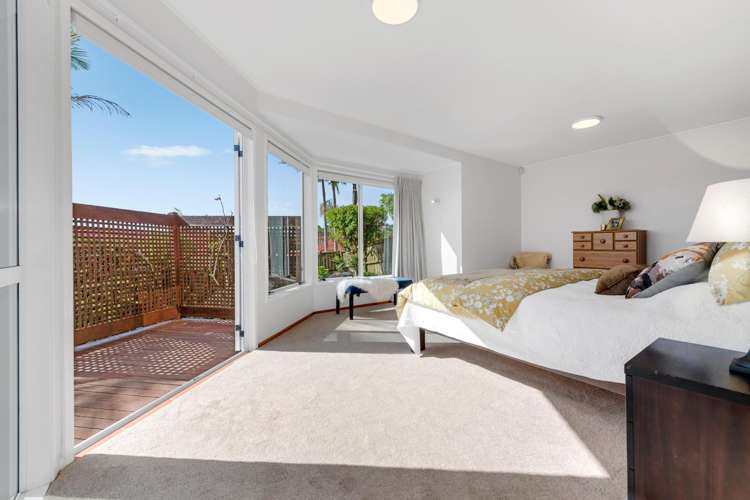 4 Dorrington Place Eastern Beach_26