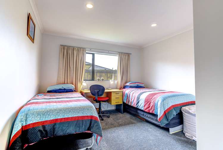 97 Farnborough Drive Grandview Heights_18