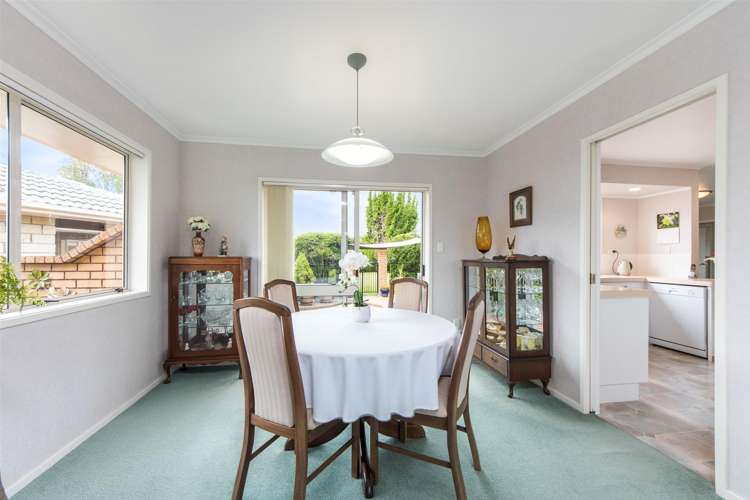 2/35 Headcorn Place Botany Downs_13