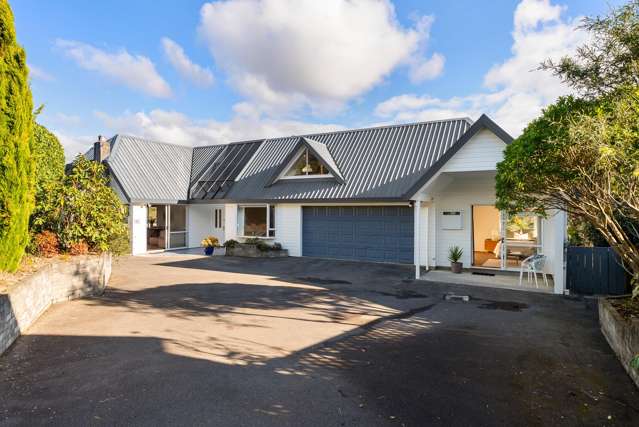 69 Thatcher Crescent Crofton Downs_1