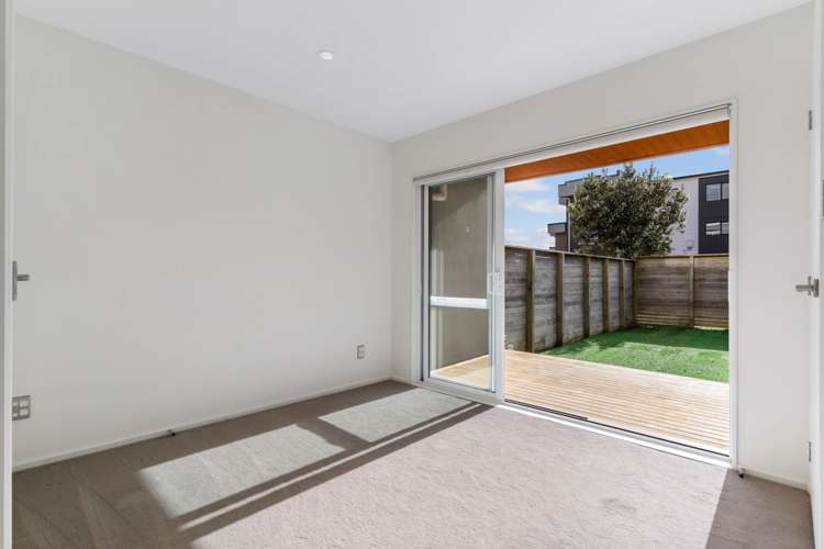 73 Bordeaux Parade Te Atatu South_6