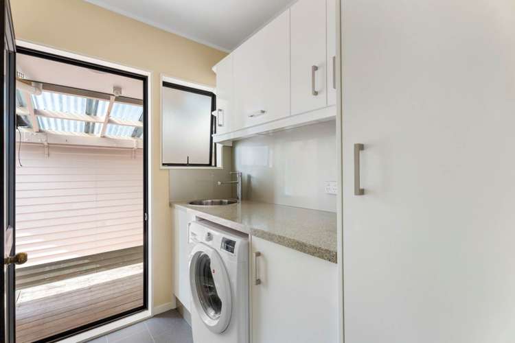 96 McRobbie Road Kingseat_14