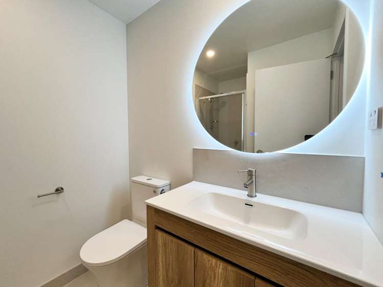 15/9 Aeroview Drive 1603_10