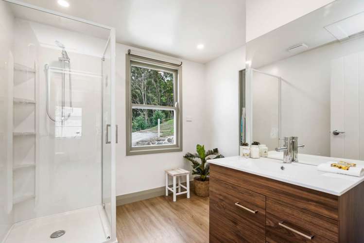 3 Memorial Drive Parahaki_11