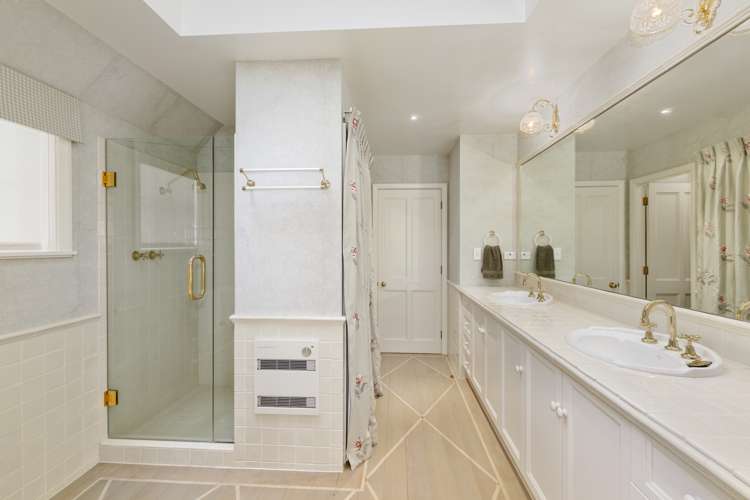 11 Francis Bell Grove Lowry Bay_12