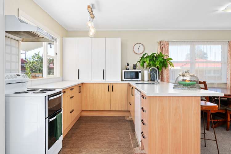 17 Scott Avenue Hamilton East_2