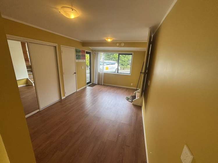9 Greenvalley Rise Glenfield_18