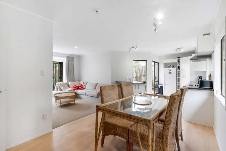 2/865 Beach Road Waiake_6