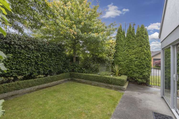 15 Famille Close Yaldhurst_22