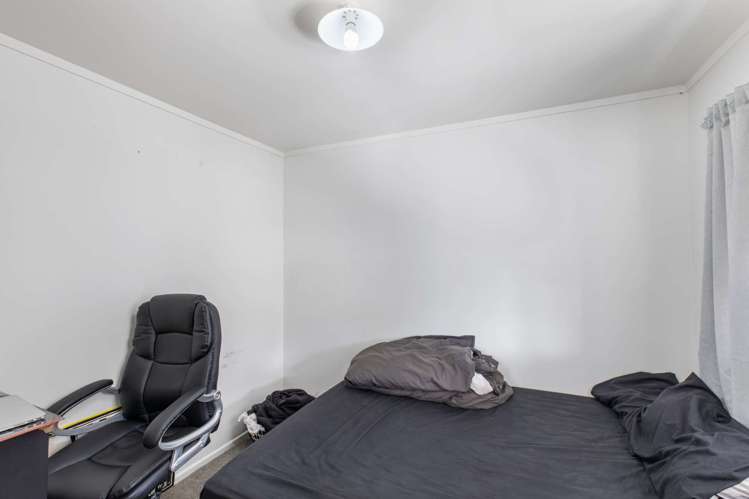 8 Rollerson Street Papakura_15