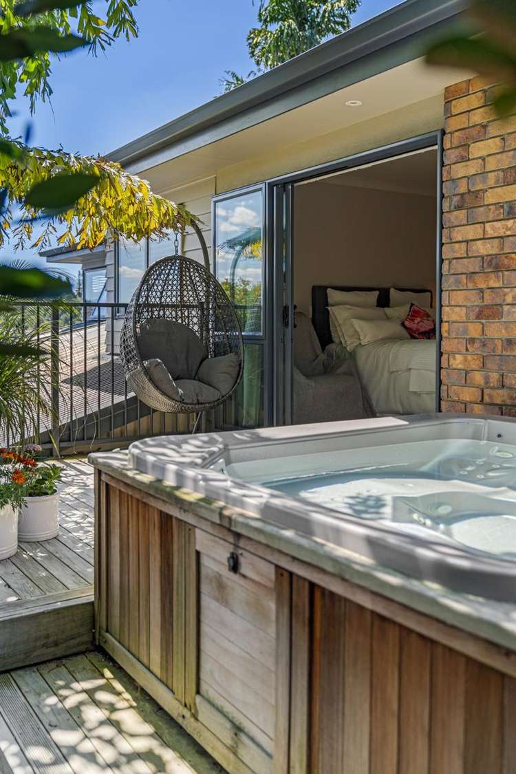 18 KO PLACE Pyes Pa_15