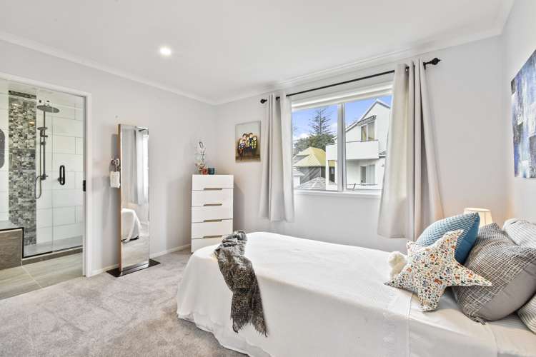 2/50 Cook Street Howick_9