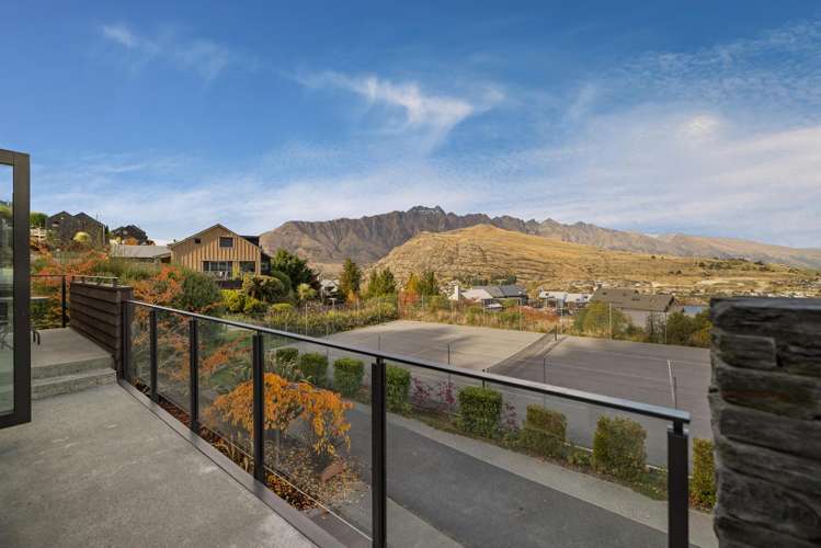 1 Goldleaf Hill Queenstown_33