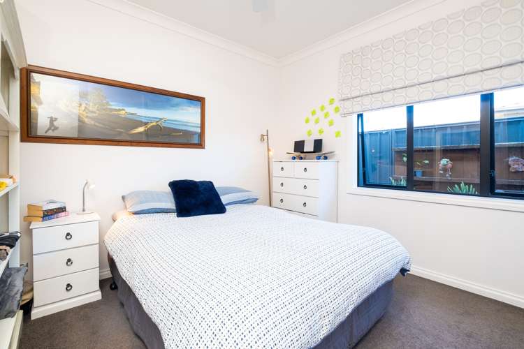 39 Heynes Place Clive_11