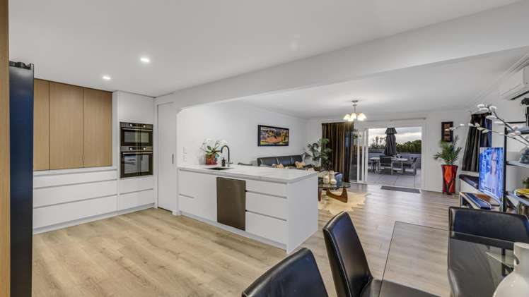 9 Bradbury Road Botany Downs_10