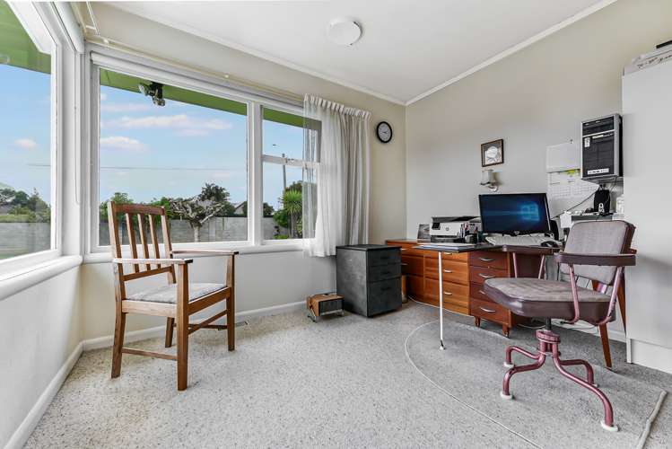 765 River Road Chartwell_16