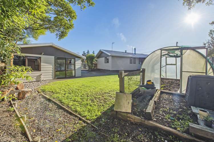 4 School Lane Kirwee_17