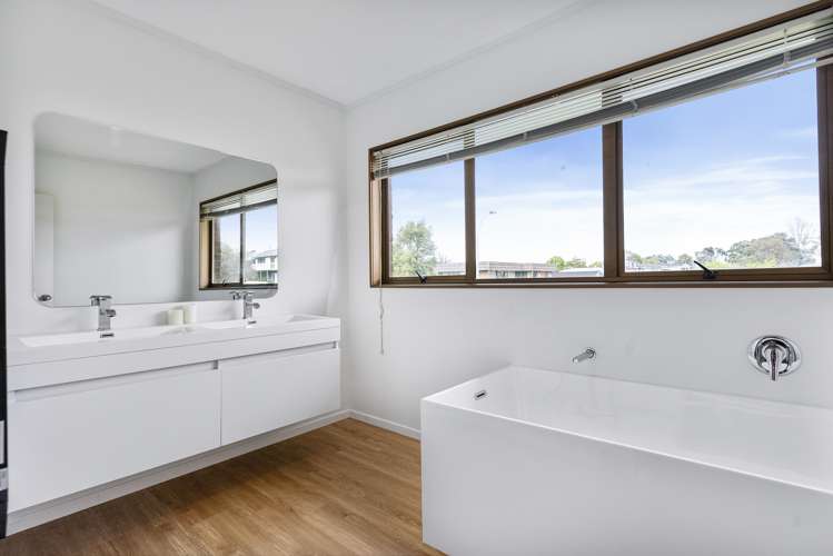 32 Kurnell Drive Botany Downs_12