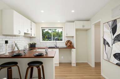 3/176 Henderson Valley Road_1