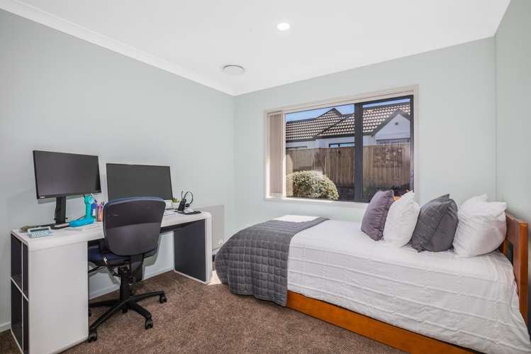 5 Colin Guppy Crescent Riverstone Terraces_14