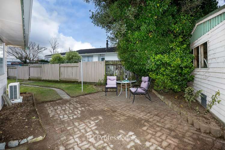 35 Larchmont Grove Totara Park_10