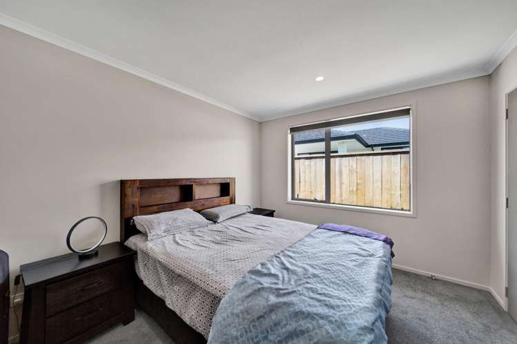 33 Honeyfield Drive Whalers Gate_14